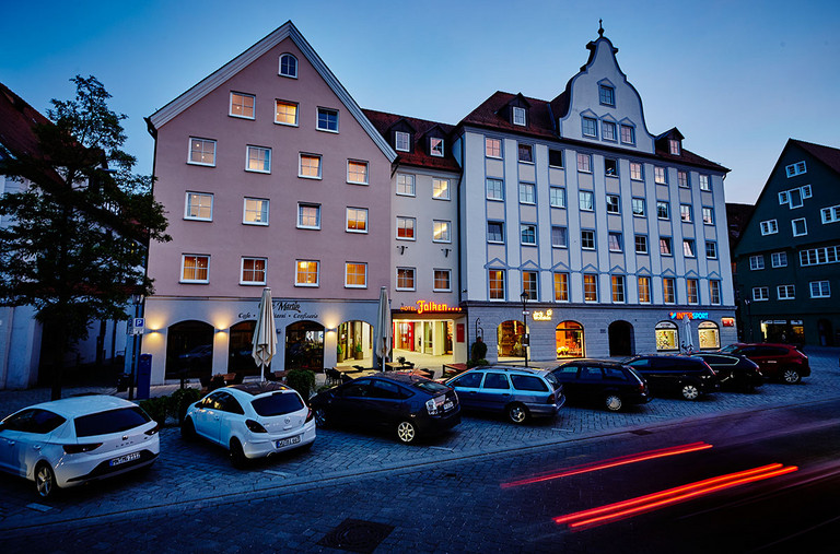Zentral gelegen und modern ausgestattet ist das Hotel Falken